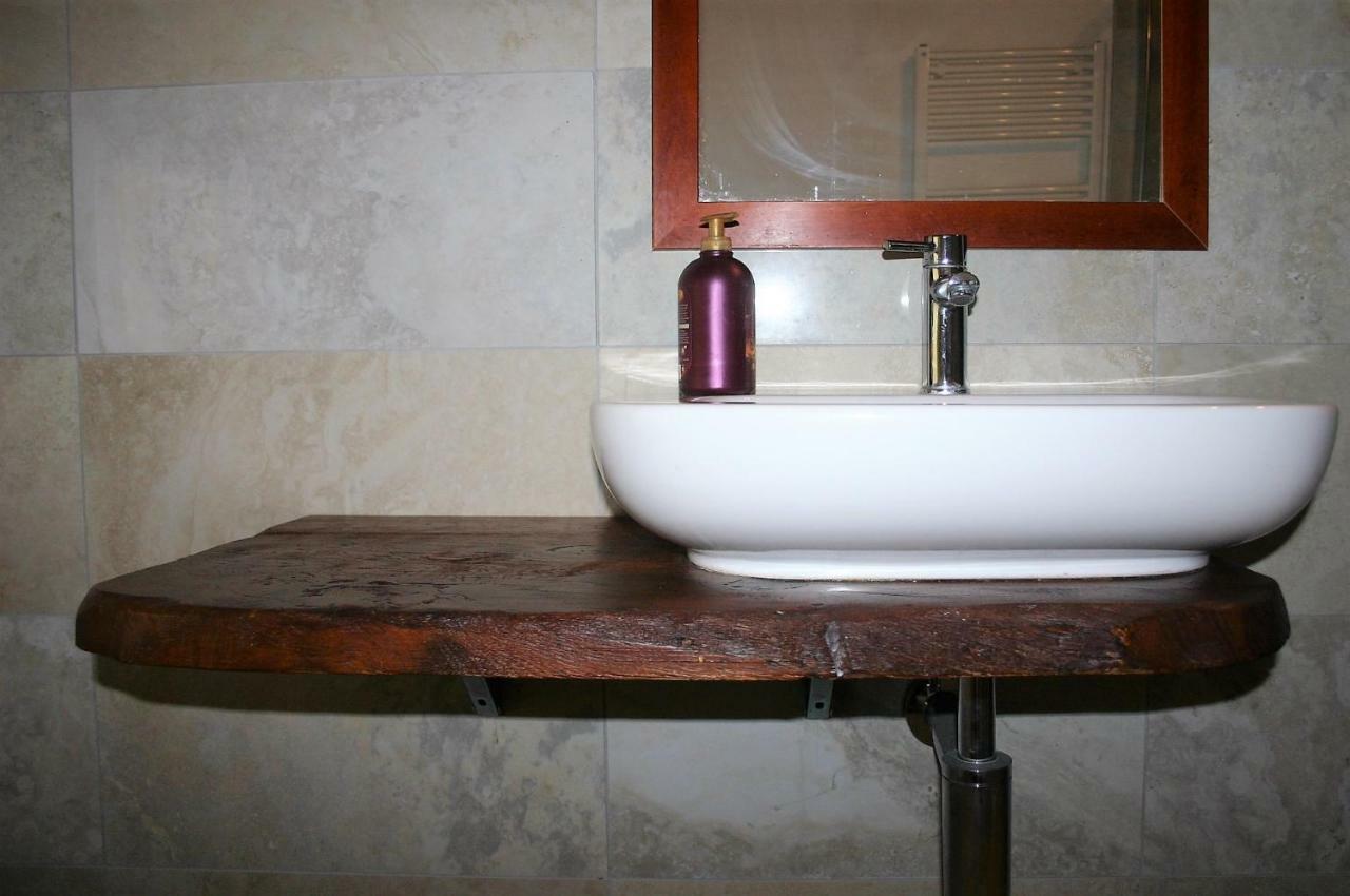 Vite Dipinte 1 Bilocale In Langa Apartment Novello Luaran gambar
